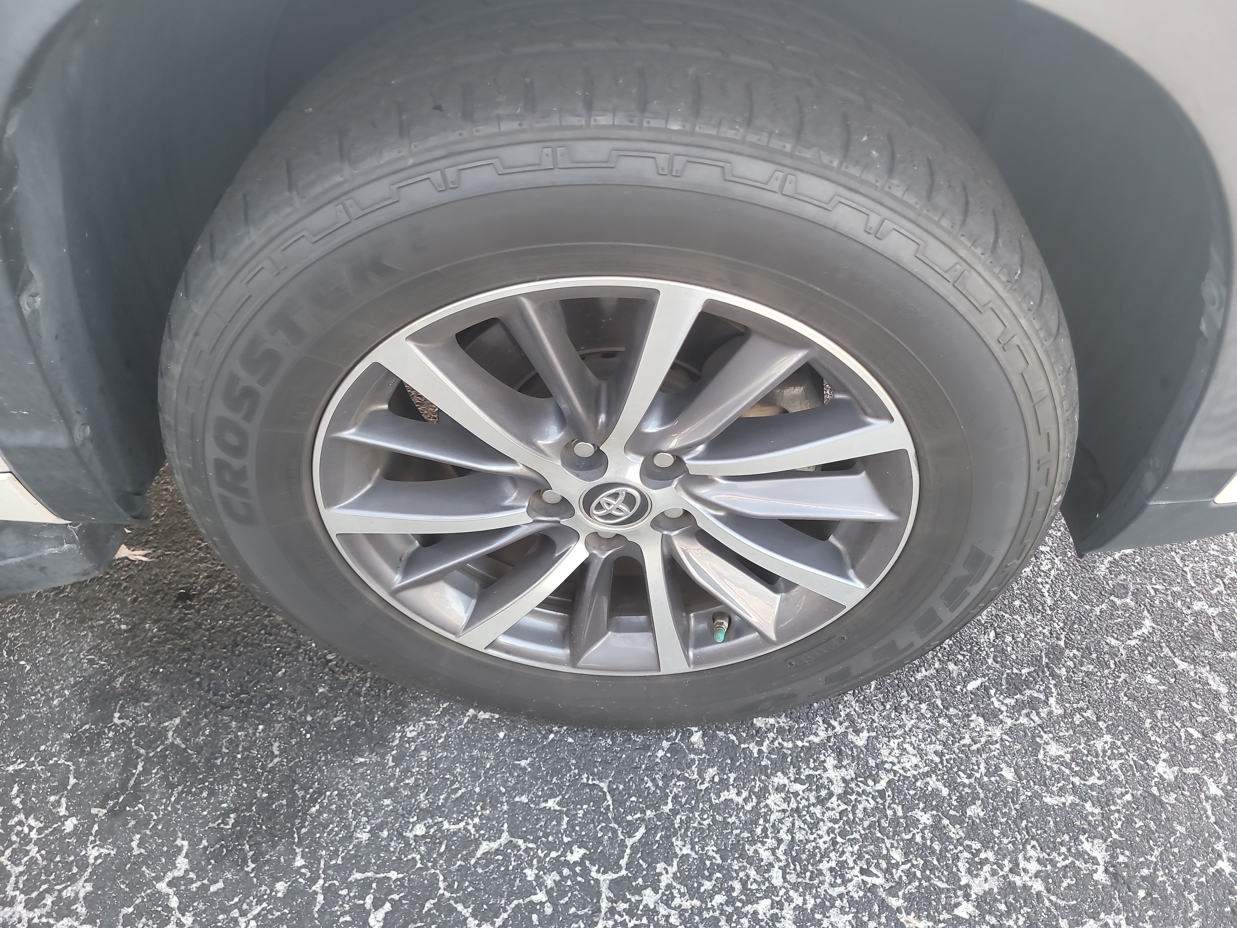 Used 2018 Toyota Highlander XLE FWD image 9