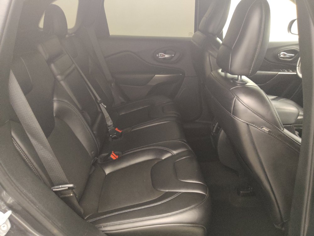 Used 2019 Jeep Cherokee Latitude Plus FWD image 19