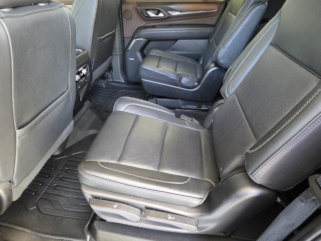 Used 2022 GMC Yukon XL Denali RWD image 9