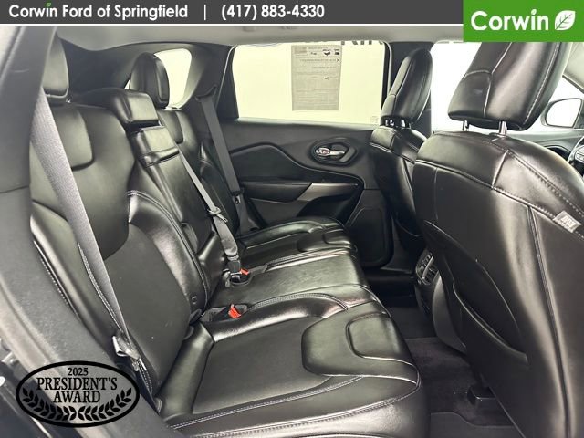 Used 2019 Jeep Cherokee Latitude Plus image 12