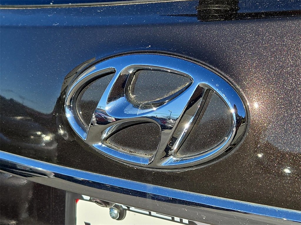 Used 2017 Hyundai Santa Fe SE w/ Cargo Package image 28