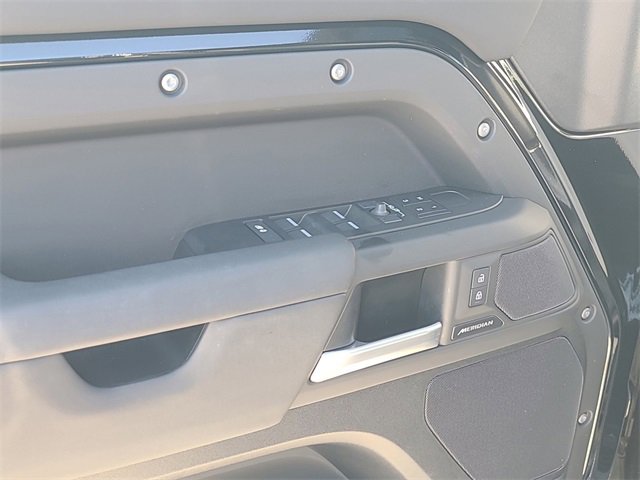 Used 2025 Land Rover Defender 110 S image 19
