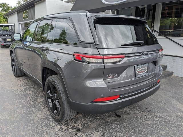 Used 2023 Jeep Grand Cherokee Altitude AWD/4WD image 3