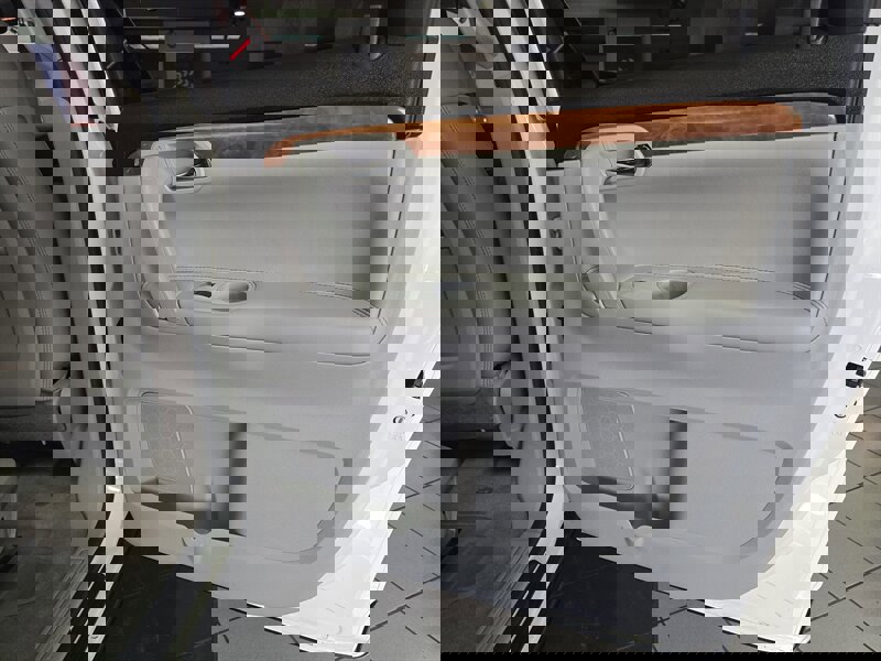 Used 2010 Saturn Outlook XR image 18