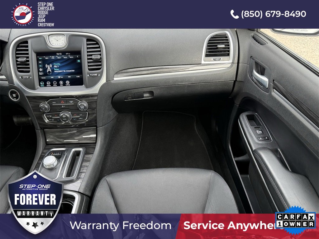 Used 2022 Chrysler 300 Touring image 17