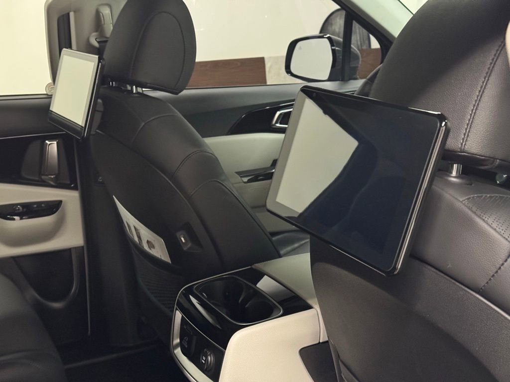 Used 2024 Kia Carnival SX Prestige image 16