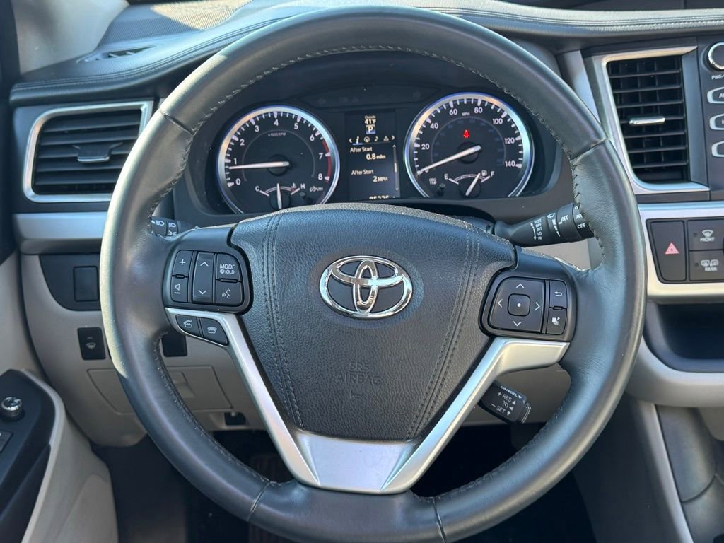 Used 2016 Toyota Highlander XLE image 24