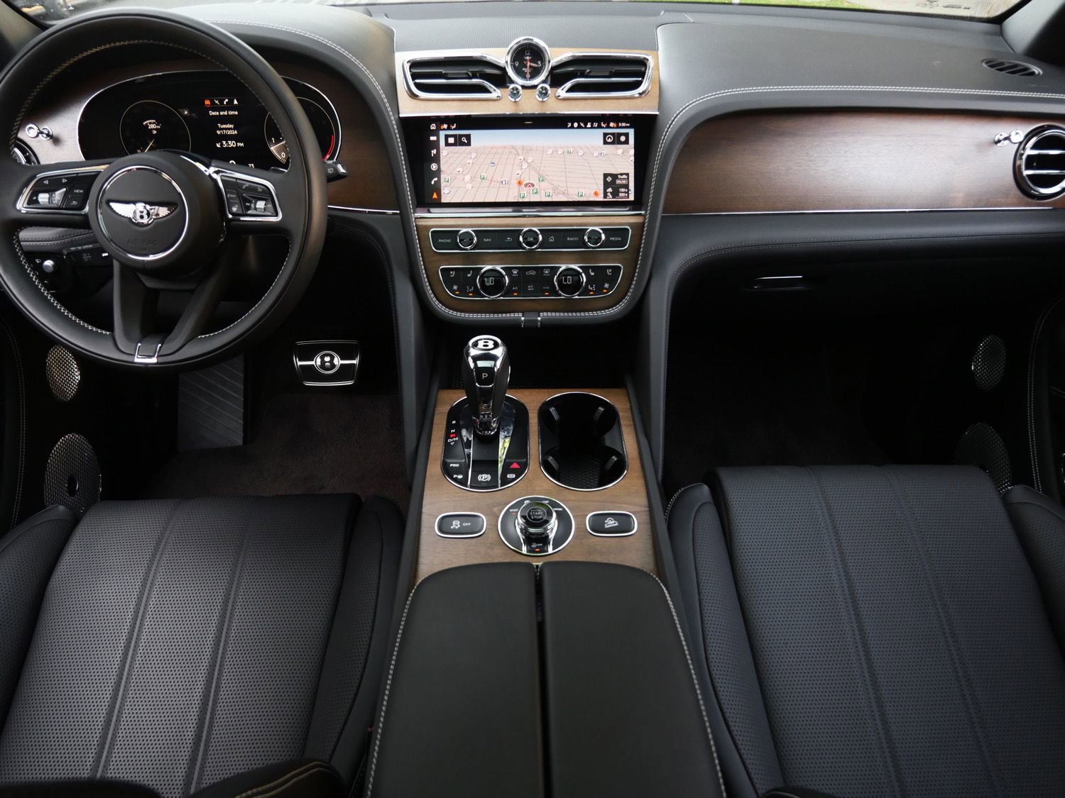 Used 2023 Bentley Bentayga Extended Wheelbase AWD/4WD image 4