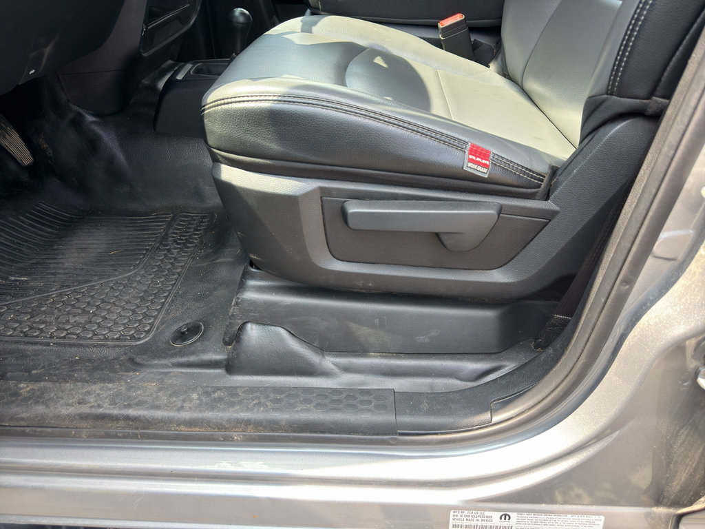 Used 2023 RAM 3500 Tradesman w/ Chrome Appearance Group AWD/4WD image 9