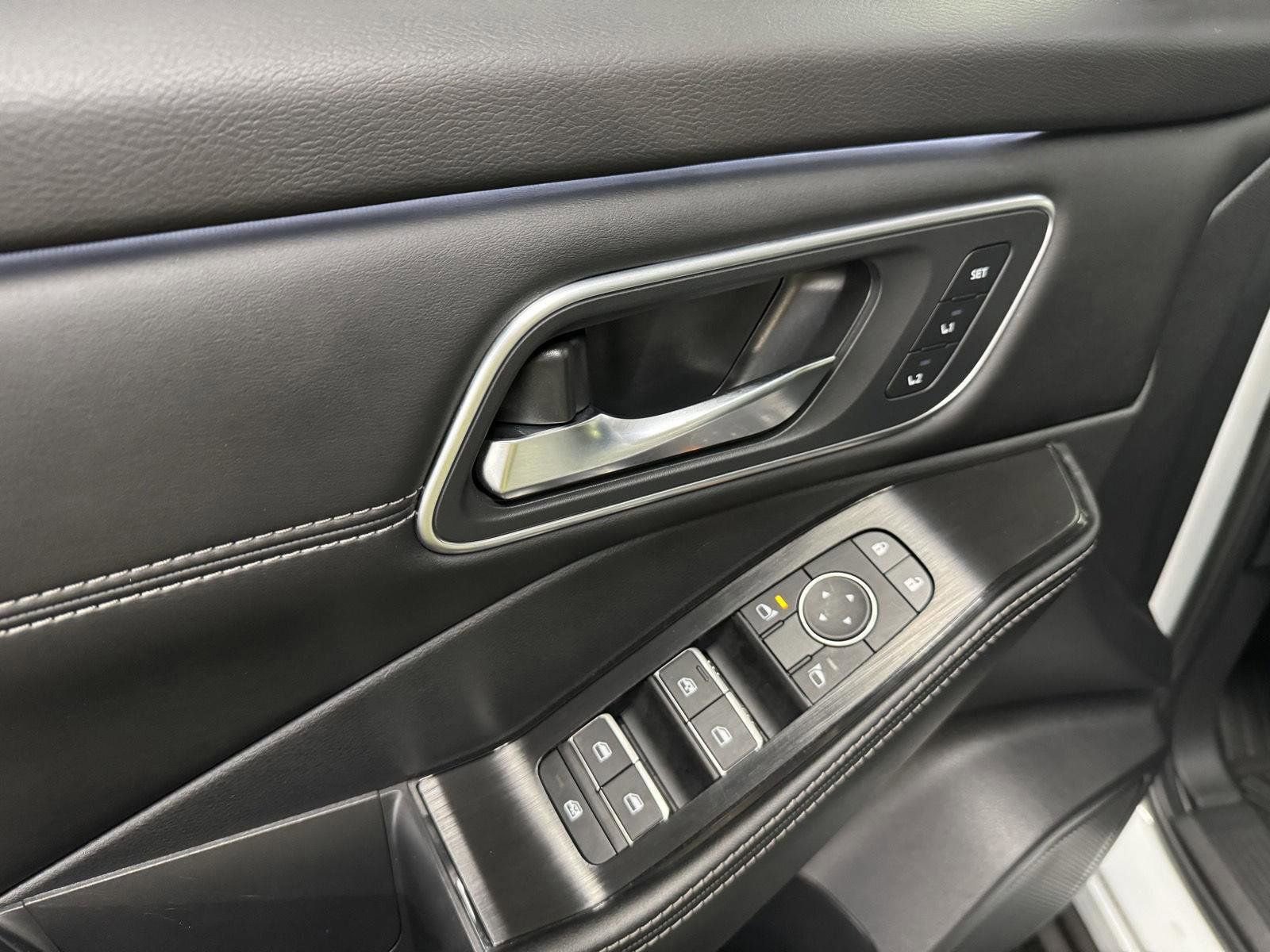 Used 2024 Nissan Rogue Platinum w/ Platinum Premium Package image 18