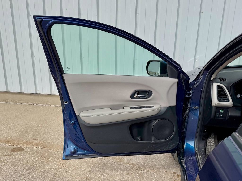 Used 2016 Honda HR-V LX image 14