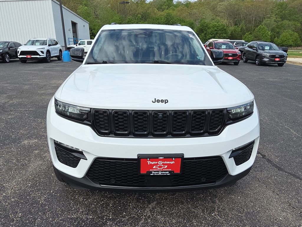Used 2024 Jeep Grand Cherokee Limited w/ Luxury Tech Group II image 3