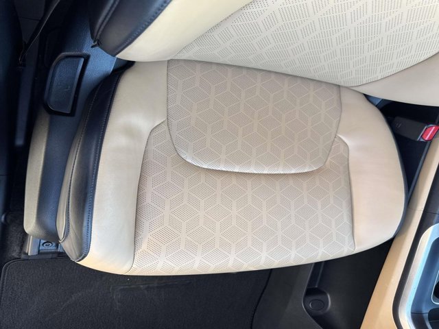 Used 2024 Kia Carnival LX image 15