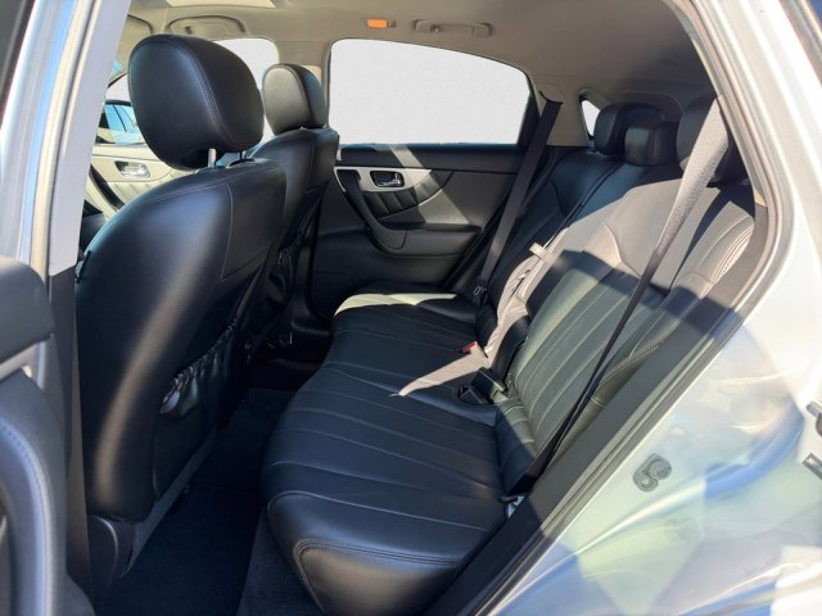 Used 2017 INFINITI QX70 AWD w/ Premium Package image 18