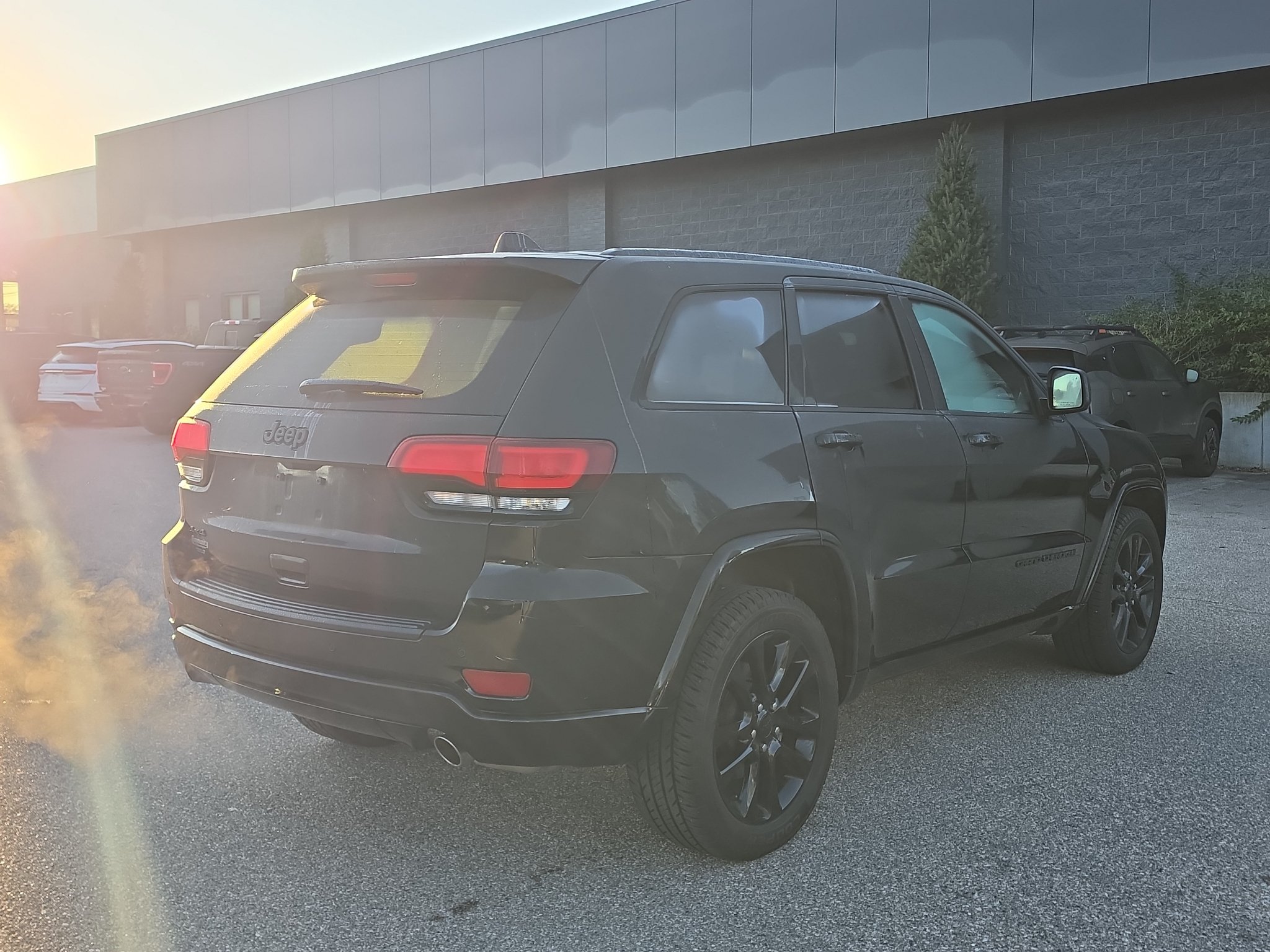 Used 2021 Jeep Grand Cherokee Laredo X AWD/4WD image 7