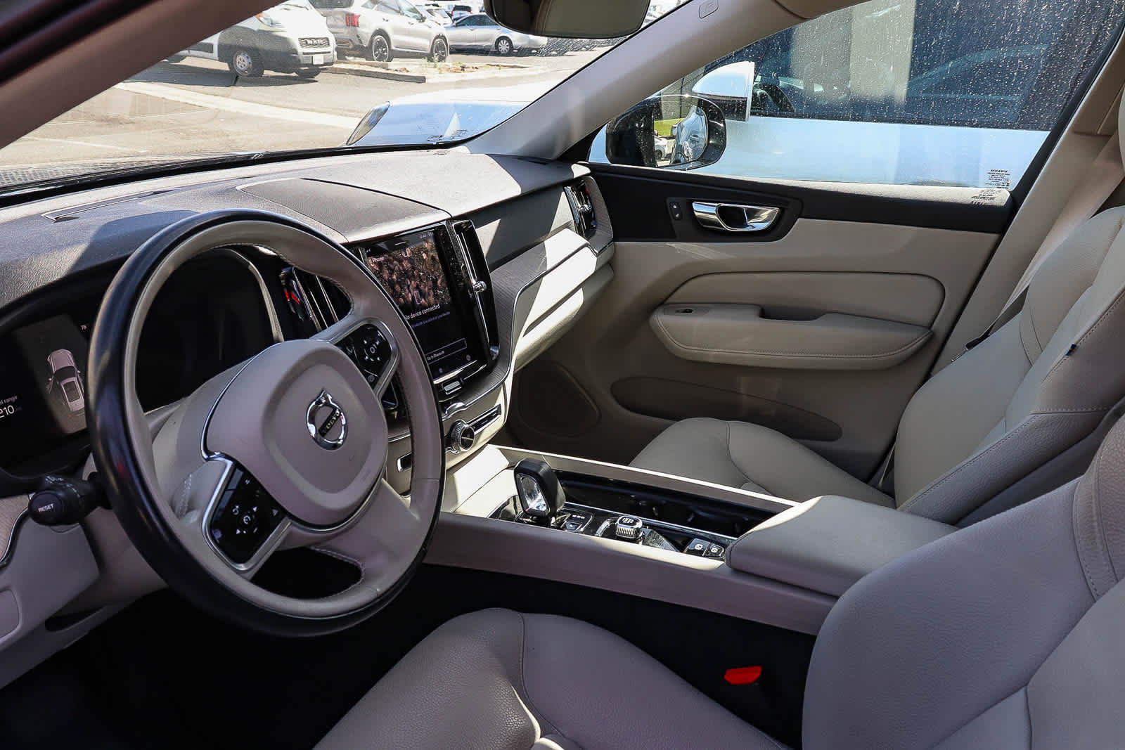 Used 2023 Volvo XC60 B5 Plus w/ Protection Package Premier image 9