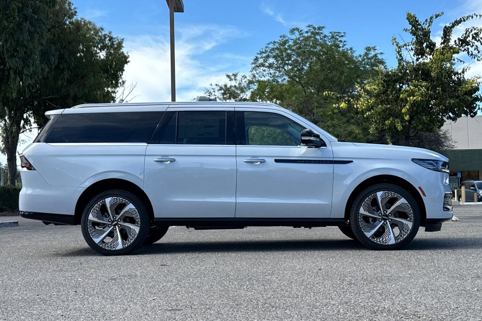 New 2026 Lincoln Navigator L Black Label AWD/4WD image 3