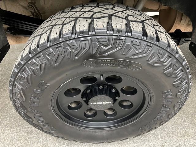 Used 2024 Chevrolet Silverado 2500 ZR2 w/ Technology Package image 17