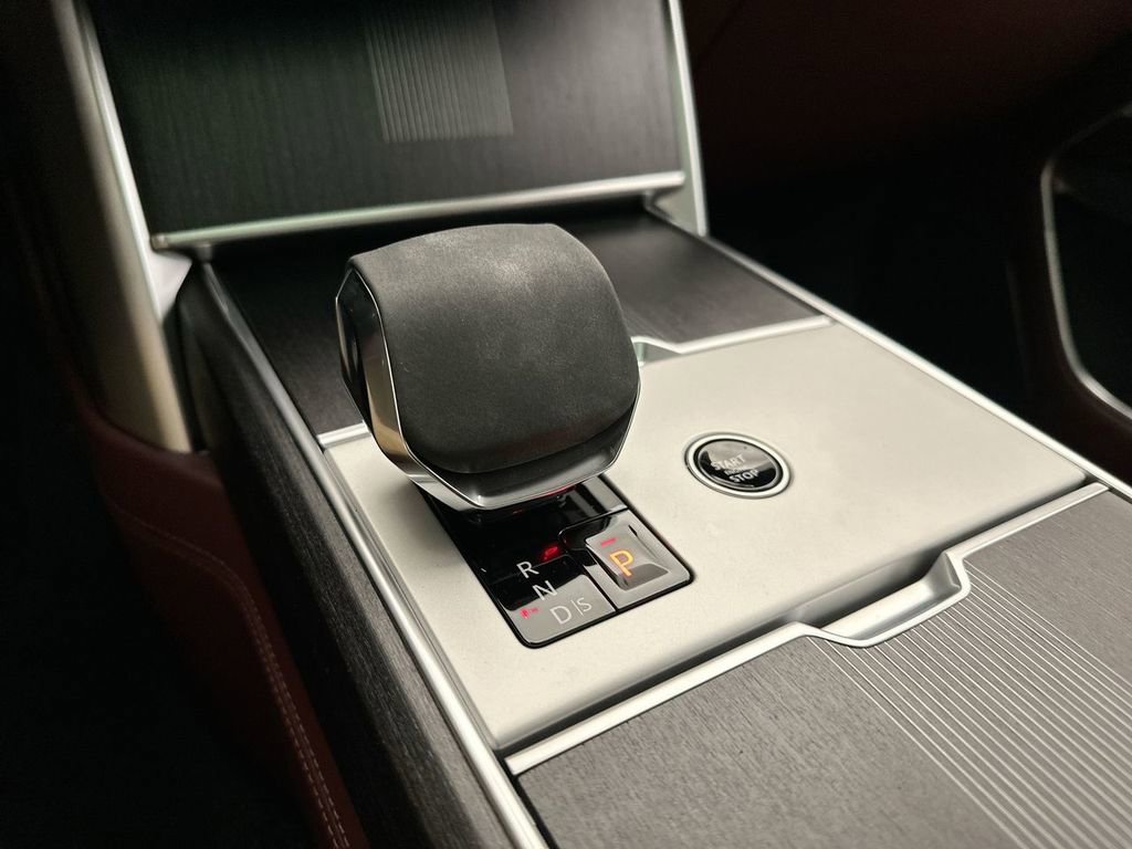 New 2025 Land Rover Range Rover Long Wheelbase Autobiography image 11