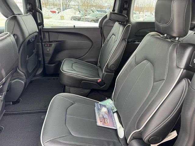 New 2026 Chrysler Pacifica Limited w/ S Appearance Package image 32