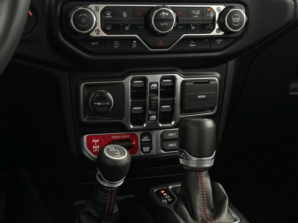 Used 2023 Jeep Gladiator Rubicon w/ Cold Weather Group AWD/4WD image 23