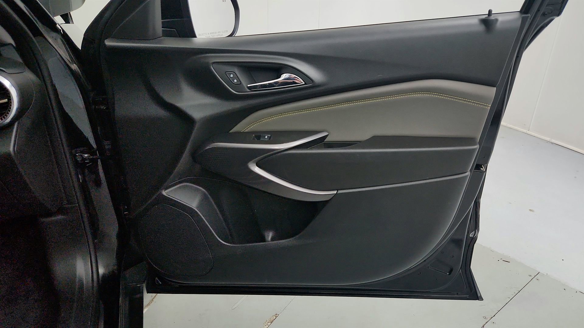Used 2025 Chevrolet Trax ACTIV w/ Driver Confidence Package FWD image 28