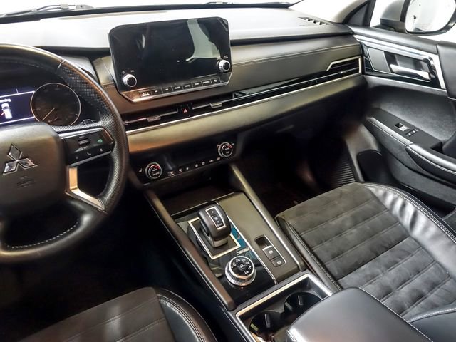 Used 2022 Mitsubishi Outlander SE image 18