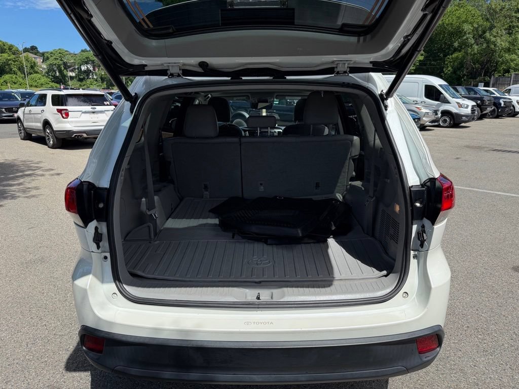 Used 2019 Toyota Highlander XLE AWD/4WD image 31