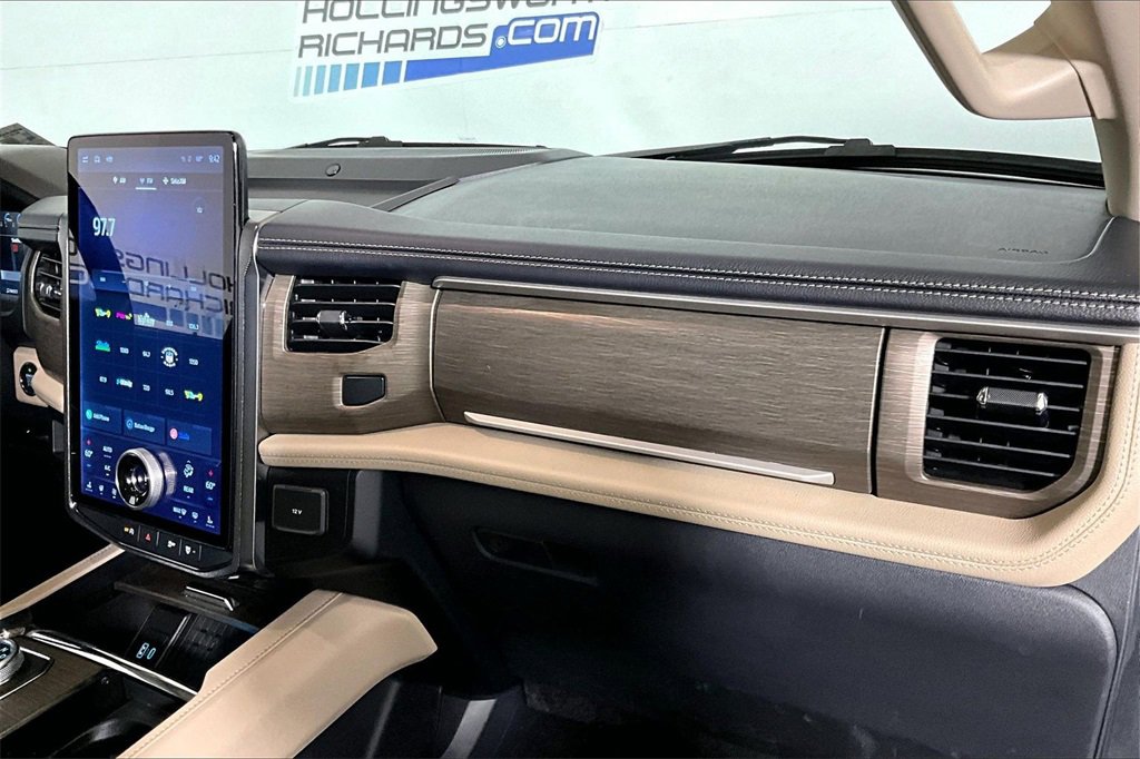Used 2024 Ford Expedition Limited image 12