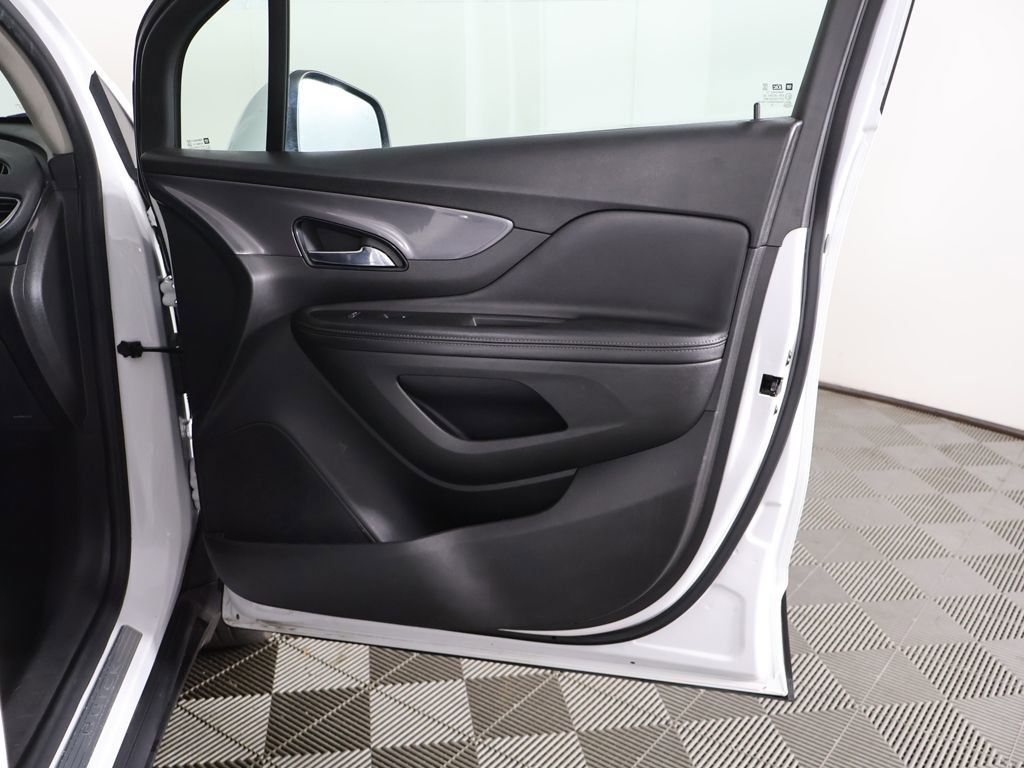 Used 2022 Buick Encore Preferred w/ Safety Package FWD image 19