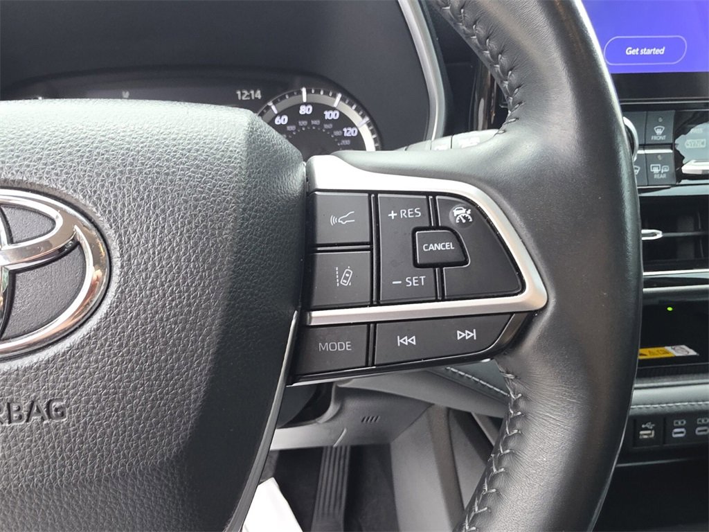 Certified 2024 Toyota Highlander XLE image 33