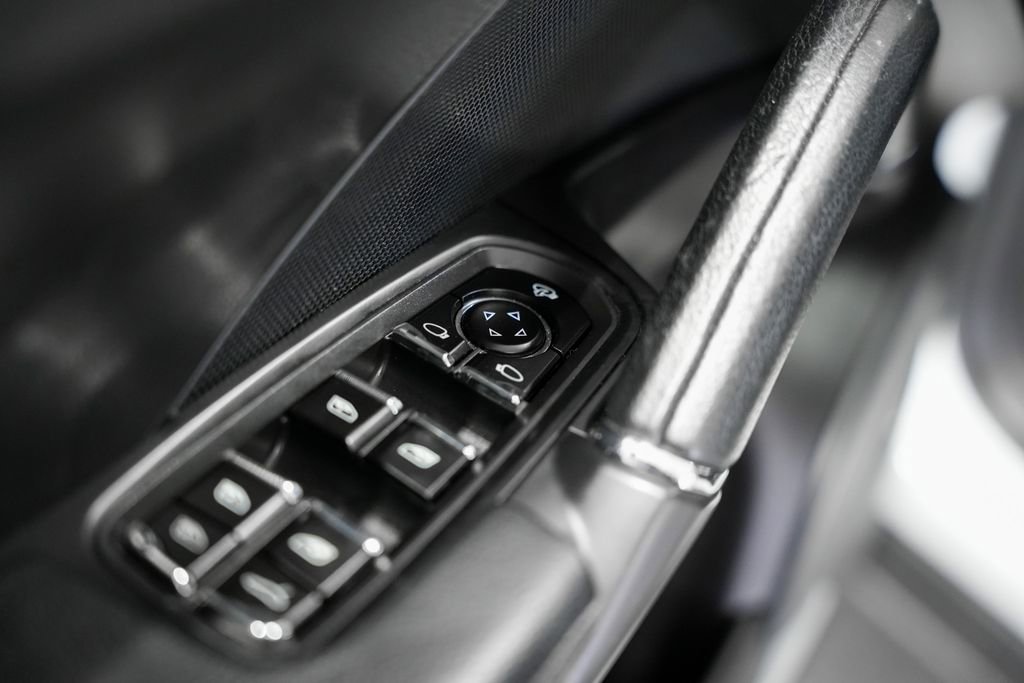 Used 2015 Porsche Cayenne S image 37