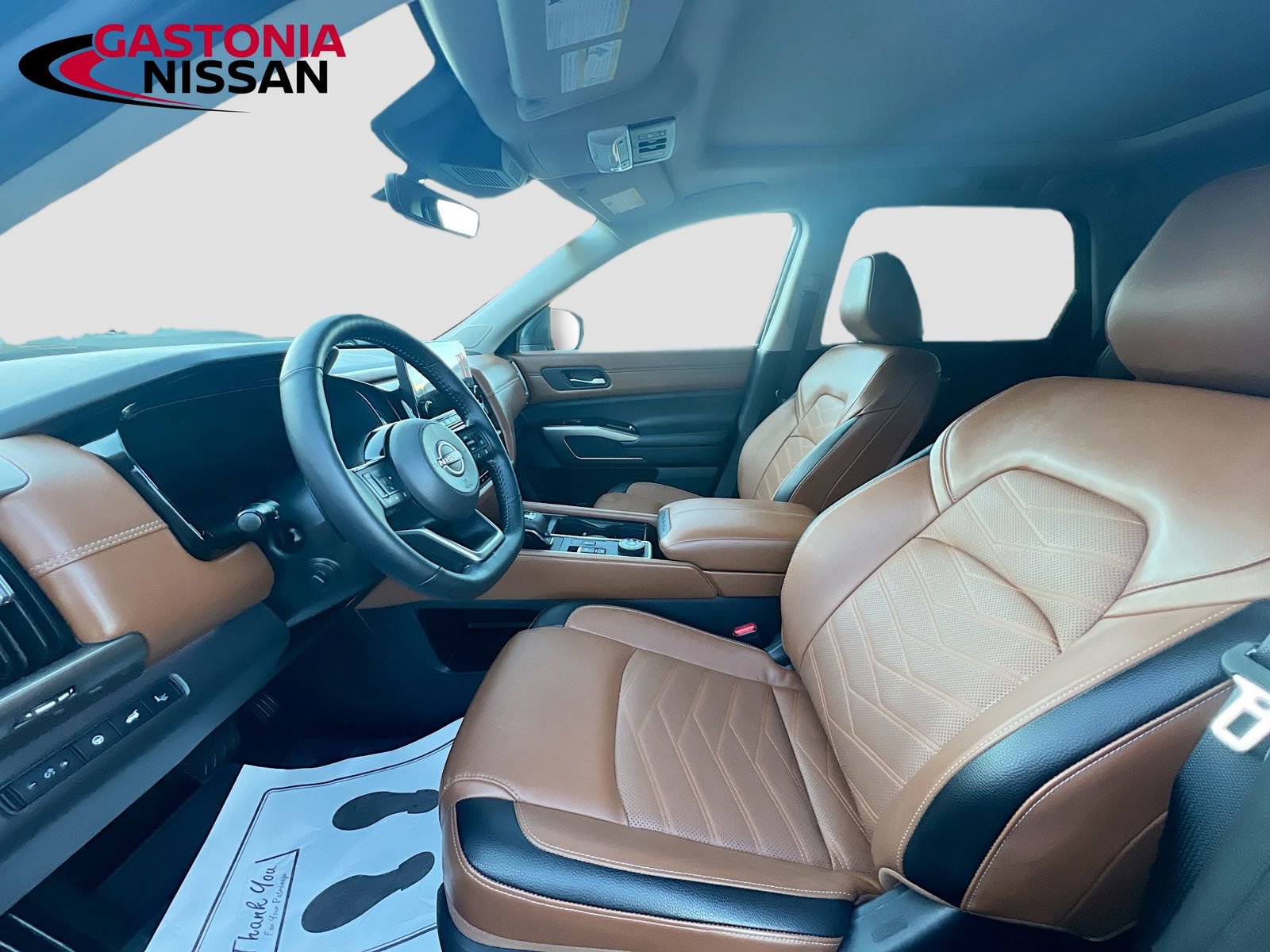 Used 2024 Nissan Pathfinder Platinum w/ Cargo Package image 27