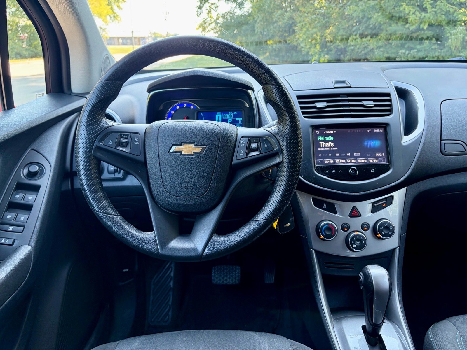 Used 2015 Chevrolet Trax LT w/ LPO, Cargo Package FWD image 2