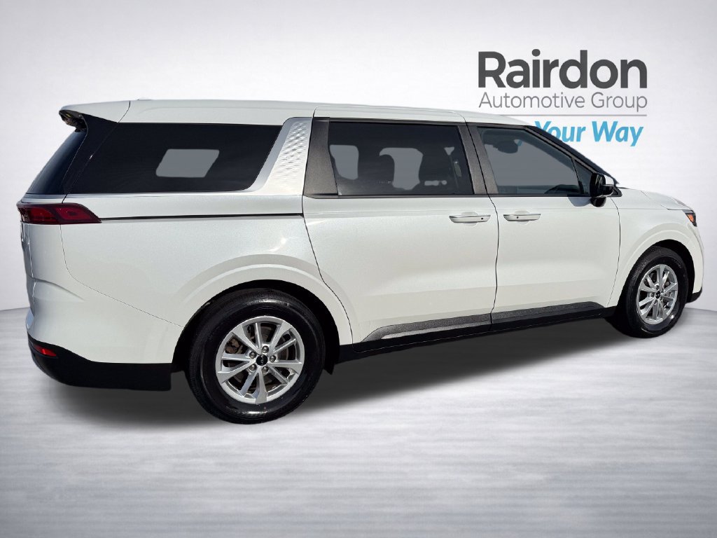 Certified 2023 Kia Carnival LX FWD image 7