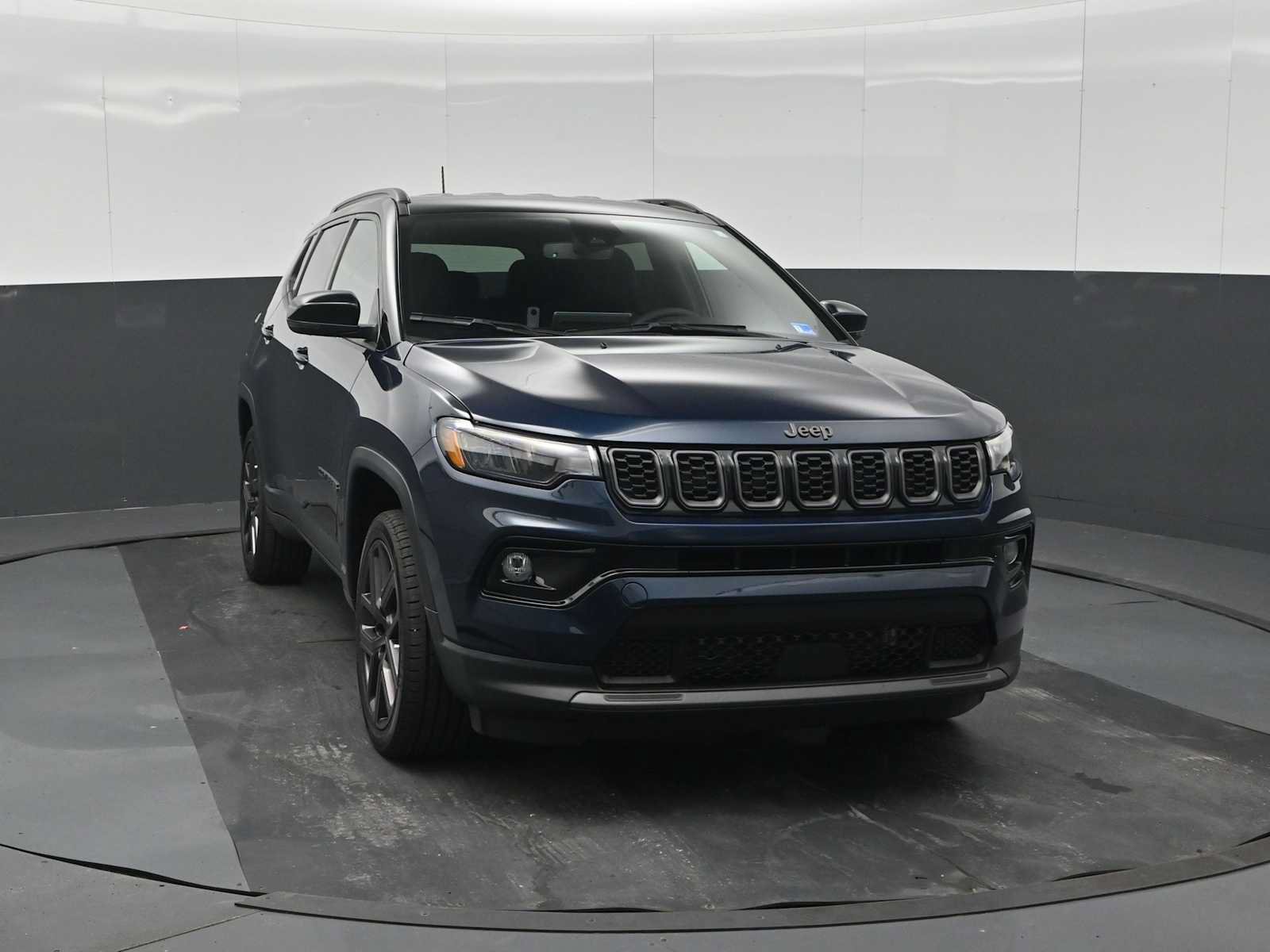 Used 2026 Jeep Compass Limited AWD/4WD image 3