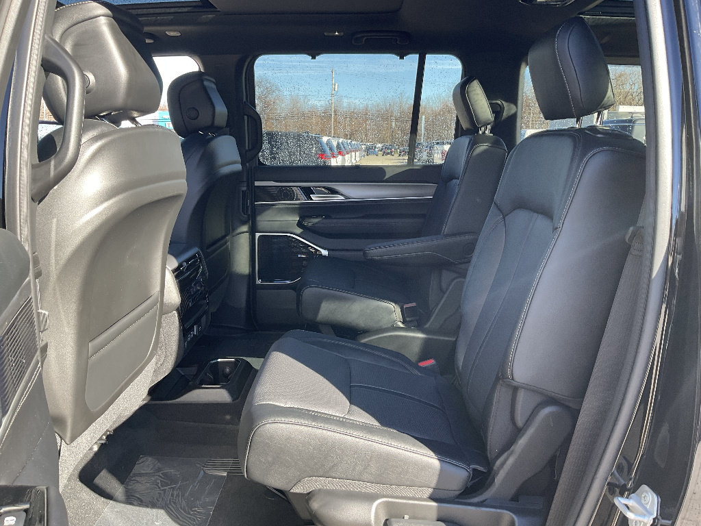 New 2026 Jeep Grand Wagoneer Limited AWD/4WD image 9