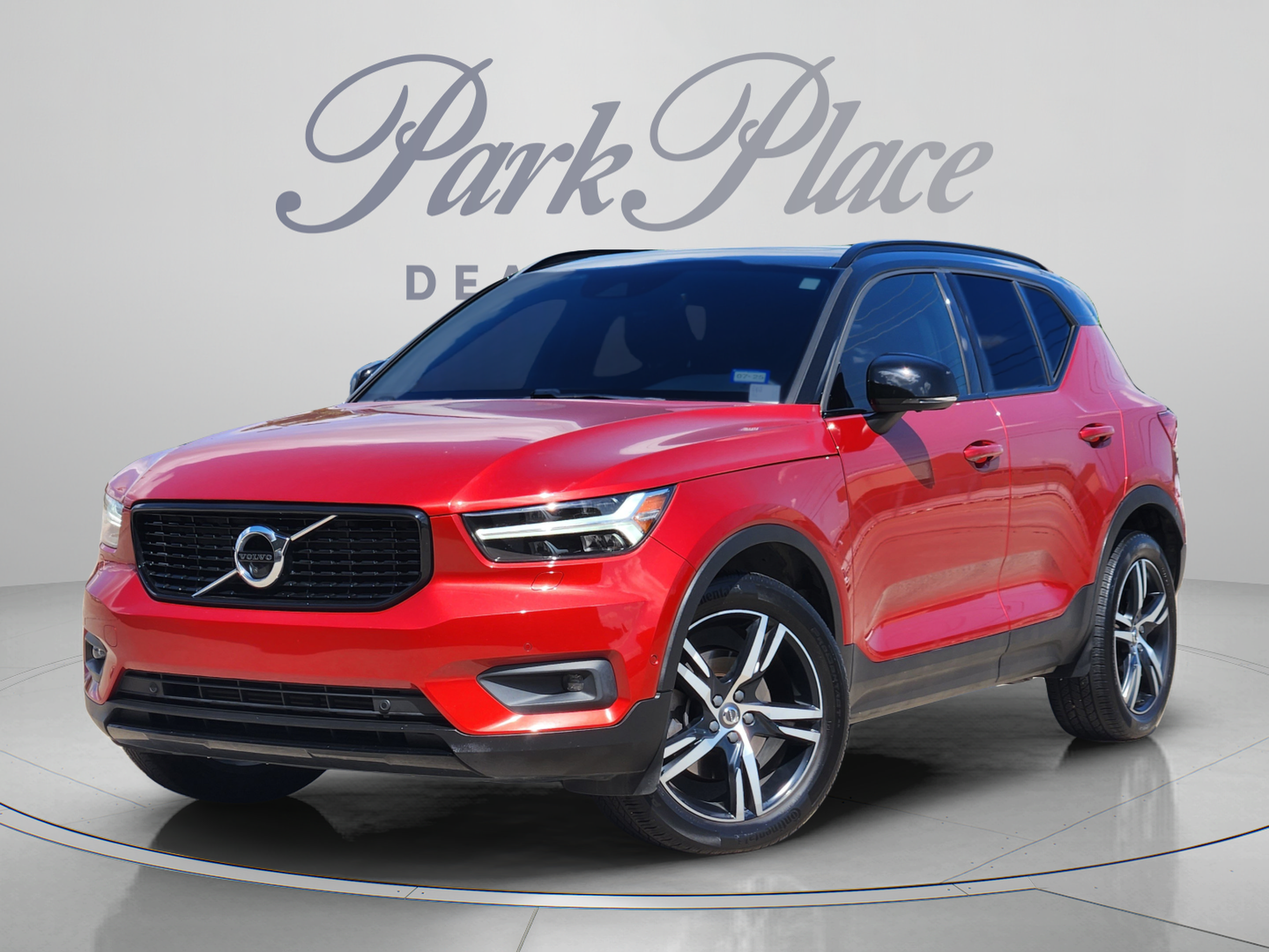 Used 2019 Volvo XC40 T5 R-Design AWD/4WD image 1