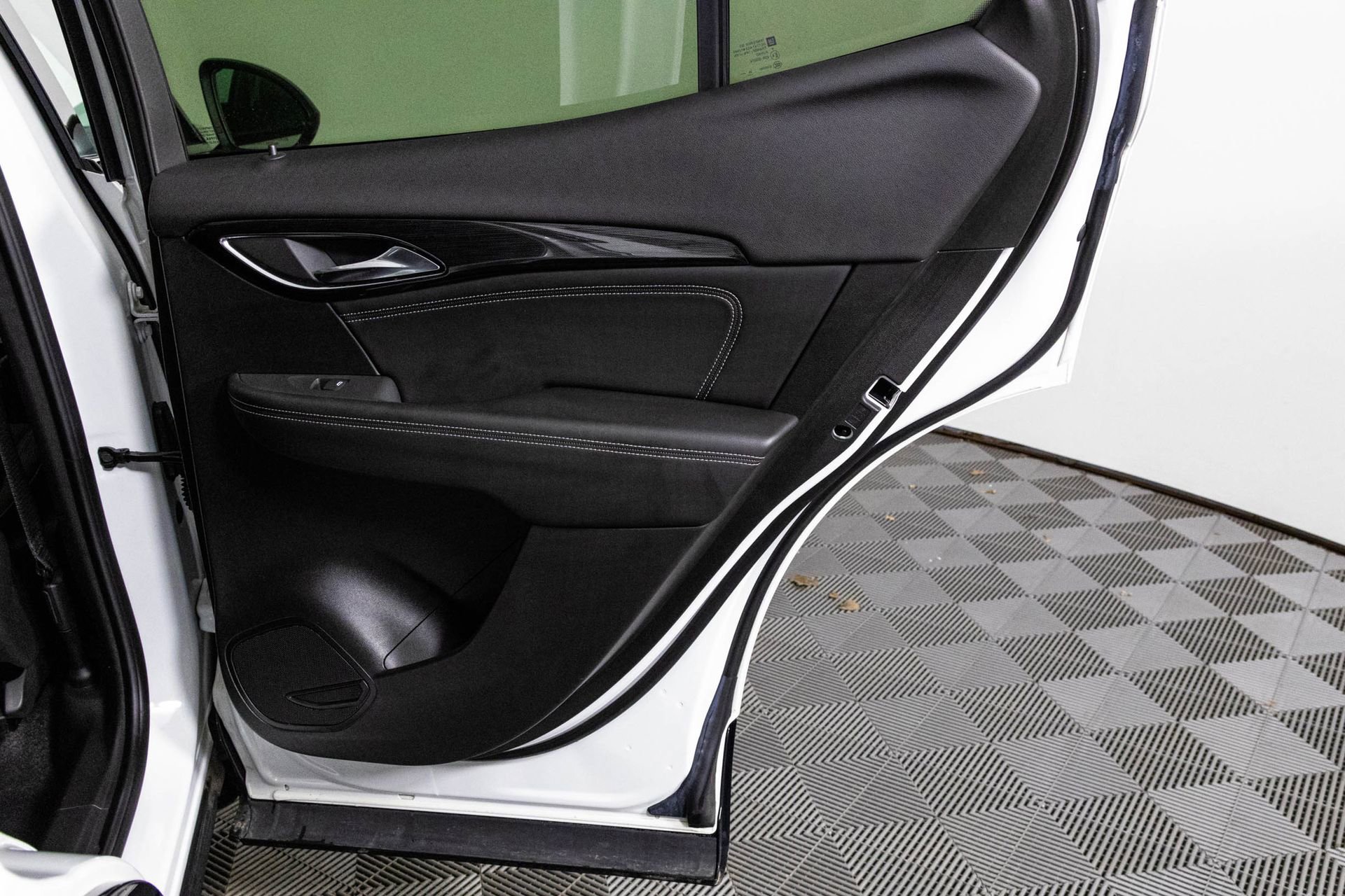 Used 2023 Buick Envision Essence w/ Sport Touring Package image 39