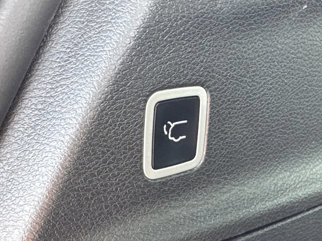 Used 2025 Chrysler Pacifica Limited FWD image 14