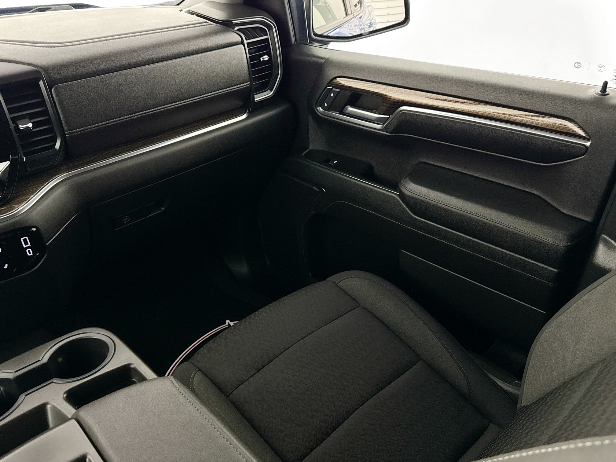 Used 2023 Chevrolet Silverado 1500 LT AWD/4WD image 32