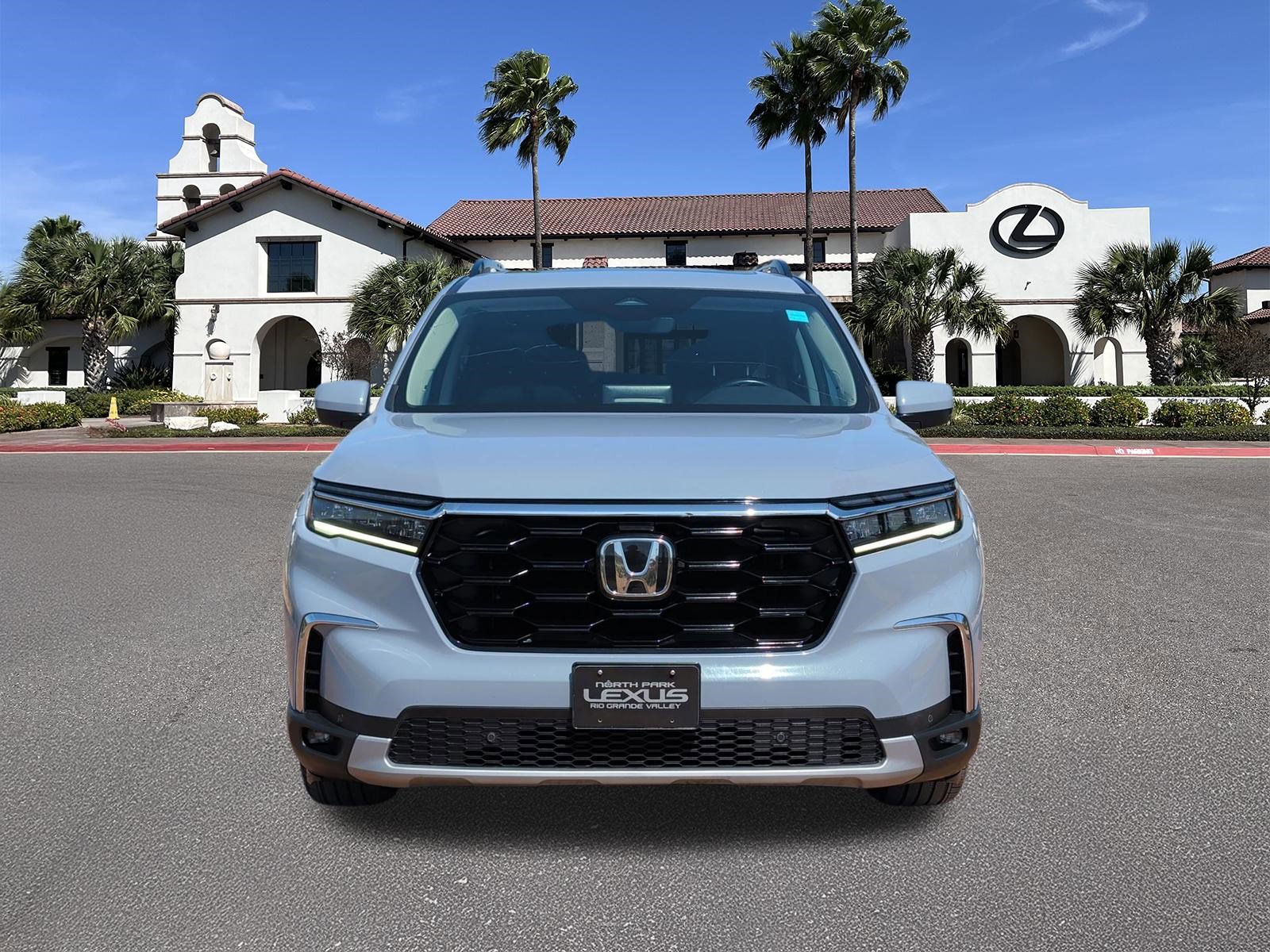 Used 2024 Honda Pilot Touring image 6