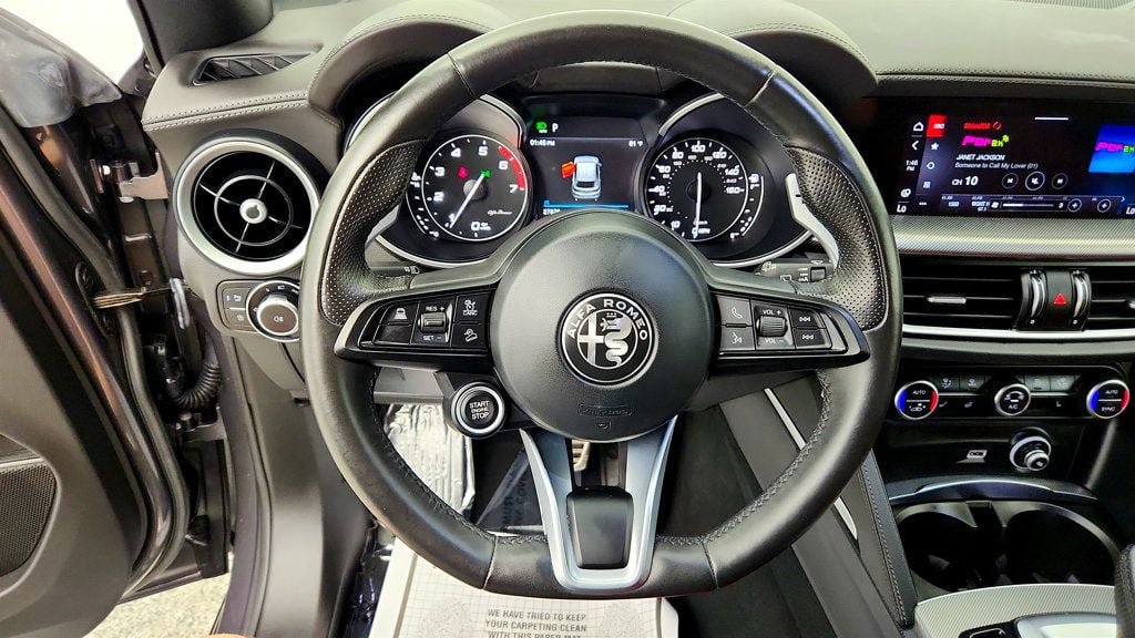 Used 2022 Alfa Romeo Stelvio Veloce AWD/4WD image 14