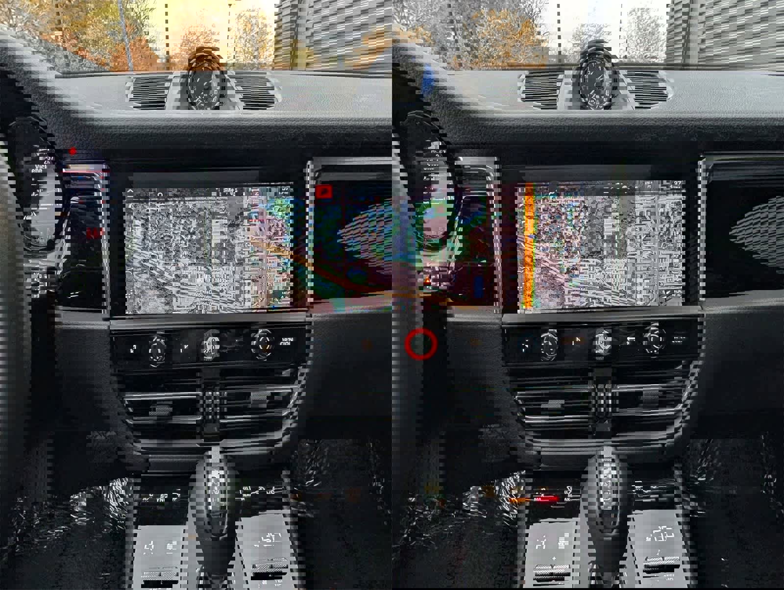 Used 2025 Porsche Macan image 9