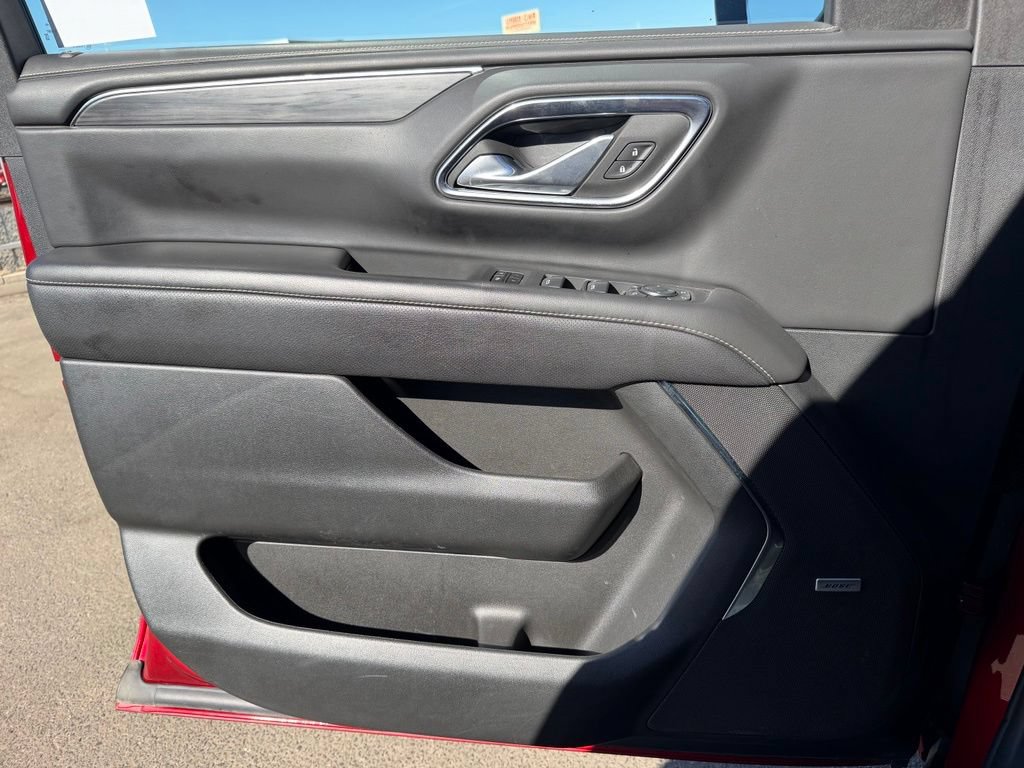 Used 2024 GMC Yukon SLT w/ SLT Luxury Package RWD image 18