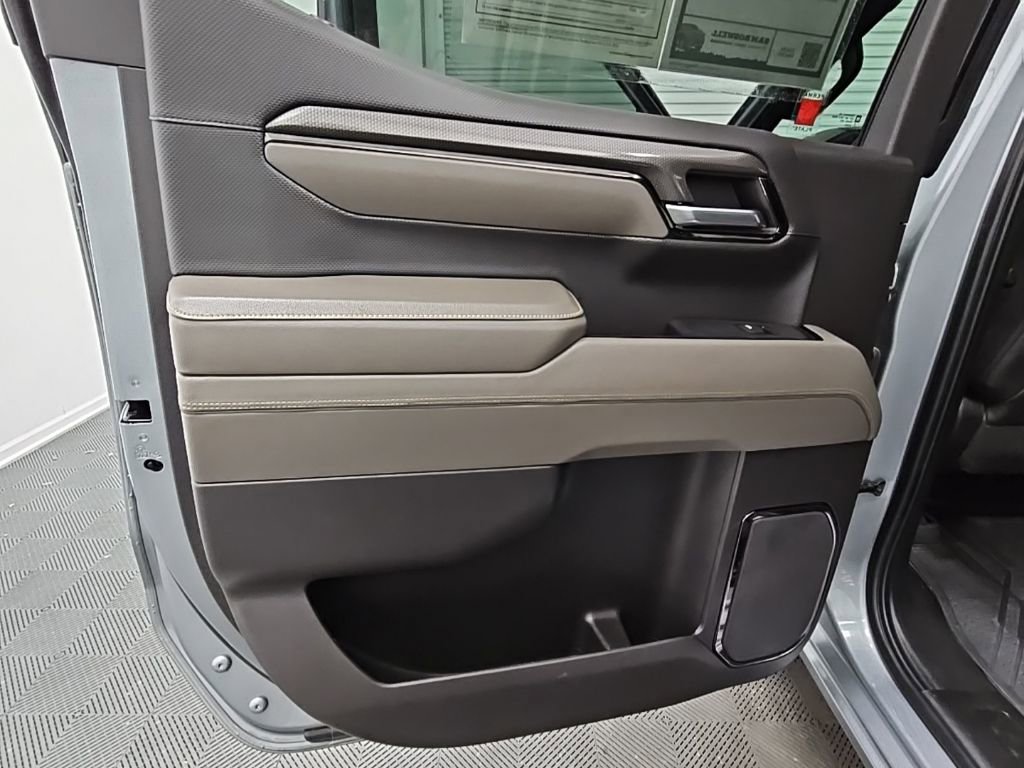 Used 2024 Chevrolet Silverado 1500 ZR2 image 36