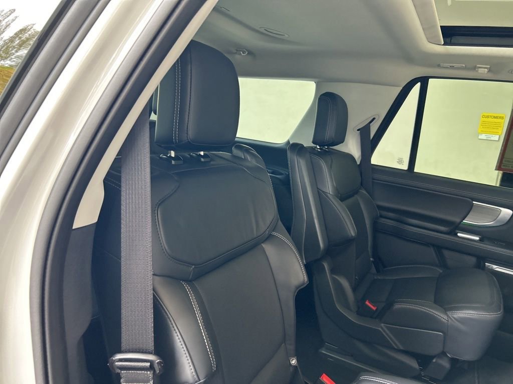 Used 2025 Ford Expedition Platinum image 34