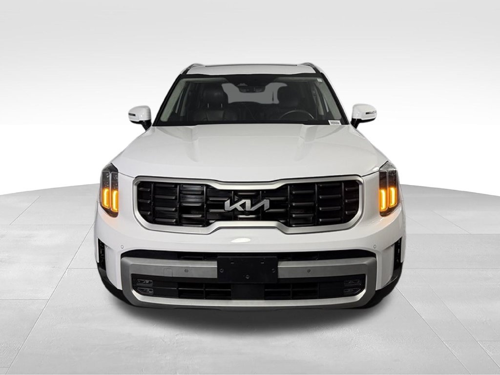 Used 2024 Kia Telluride SX Prestige w/ Towing Package AWD/4WD image 3