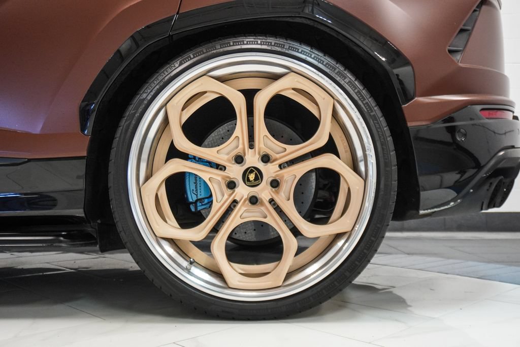 Used 2019 Lamborghini Urus AWD/4WD image 47