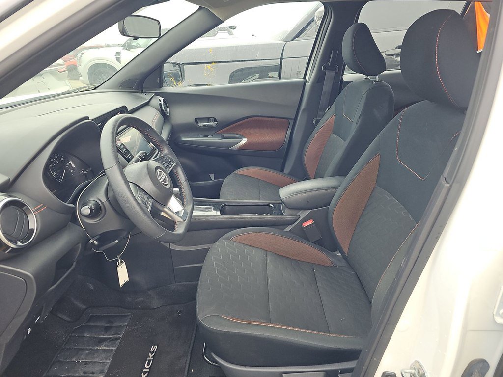 Used 2024 Nissan Kicks SR image 5